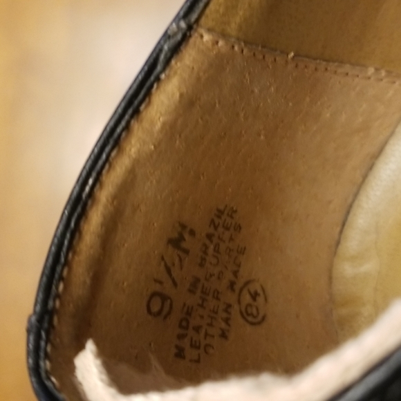 Black leather shoes - Picture 9 of 10